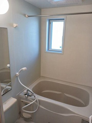 コンパクトで使いやすいお風呂です