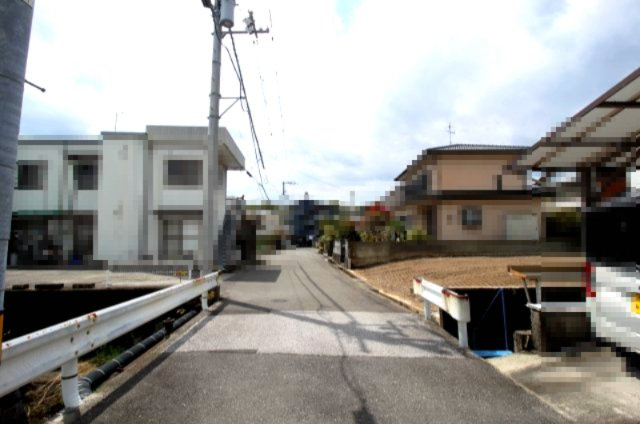 高知市朝倉西町1丁目　新築戸建　⑥の前面道路含む現地写真|南東側　公道　6.2ｍ　接面　11.5ｍ