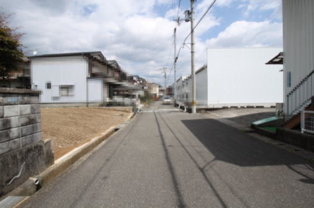 高知市朝倉西町1丁目　新築戸建　⑥の前面道路含む現地写真|南東側　公道　6.2ｍ　接面　11.5ｍ