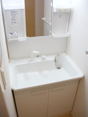 【洗面所】 | コート・グレイス | 明るい洗面所です