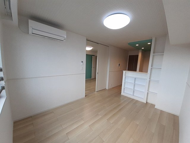 Ｅｎｓｏｌｅｉｌｌｅの居間・リビング