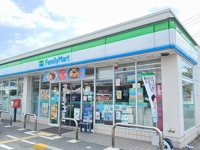 グラン　フィオーレＢの周辺|ファミリーマートまで300m
