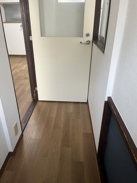 奥戸貸戸建の玄関