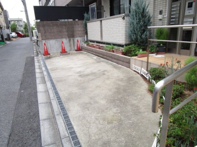 【駐車場】