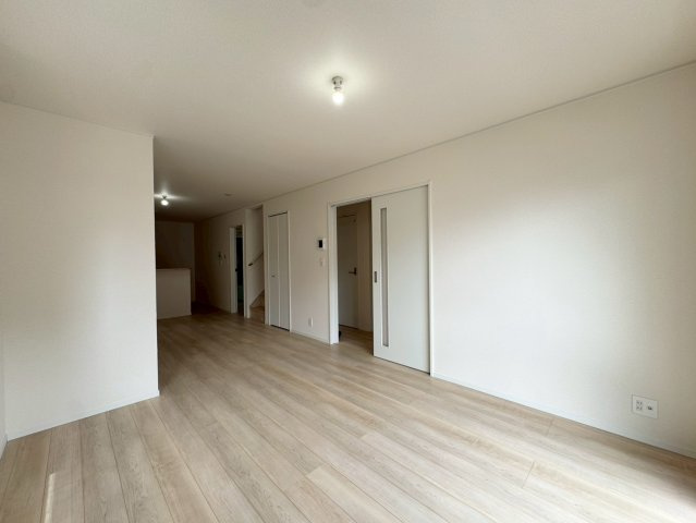 ークレイドルガーデンー小倉北区高坊第３【小倉北区　新築戸建て】の洋室|南向きの日当たり良好なリビングダイニング♪【小倉北区　新築戸建て】