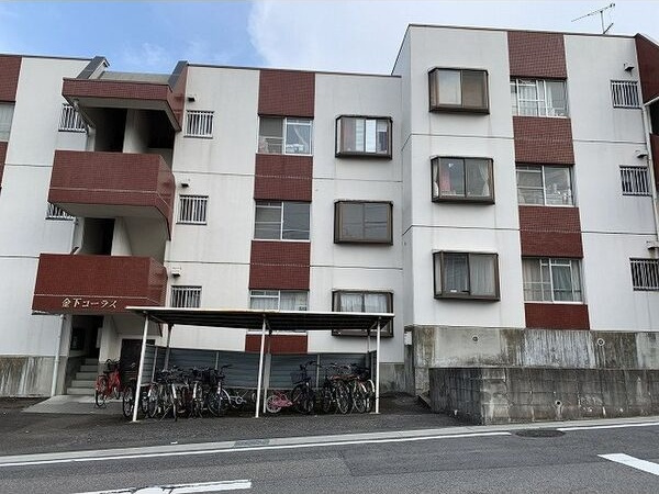 金下コーラスの外観