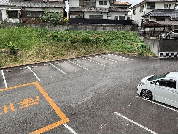 金下コーラスの駐車場
