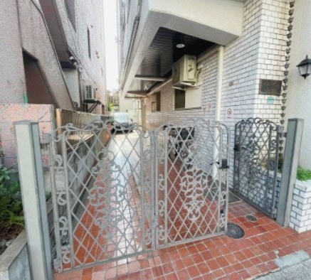 サンライズ小松のエントランス