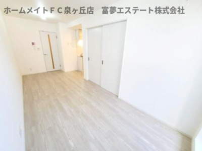 【居間・リビング】 | ジーメゾン高石リュクス  | リビングと洋室の戸を閉めたとき
※イメージ　同物件別号室の写真