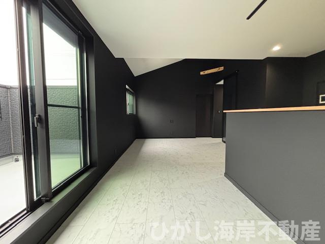 茅ヶ崎市緑が浜　新築戸建　の居間・リビング|LDK