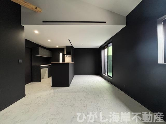 茅ヶ崎市緑が浜　新築戸建　の居間・リビング|LDK