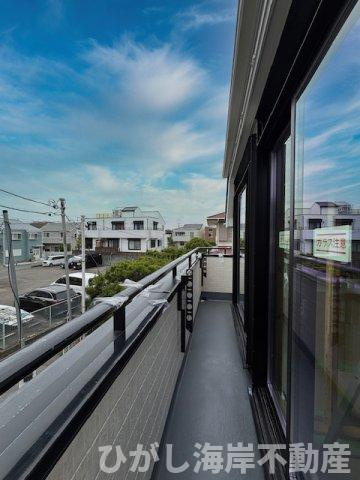 茅ヶ崎市東海岸南4丁目　新築戸建　全5棟のバルコニー|5月23日撮影　建築中　バルコニー