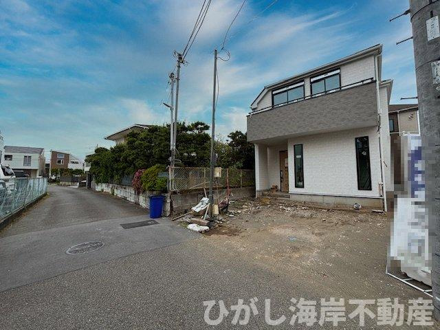 茅ヶ崎市東海岸南4丁目　新築戸建　全5棟の前面道路含む現地写真|5月23日撮影　建築中　現地外観