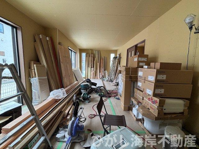 茅ヶ崎市東海岸南4丁目　新築戸建　全5棟の居間・リビング|5月23日撮影　建築中　19帖　LDK