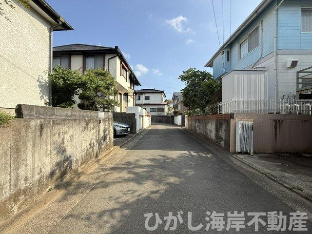 茅ヶ崎市下寺尾　売地の前面道路含む現地写真|現地外観