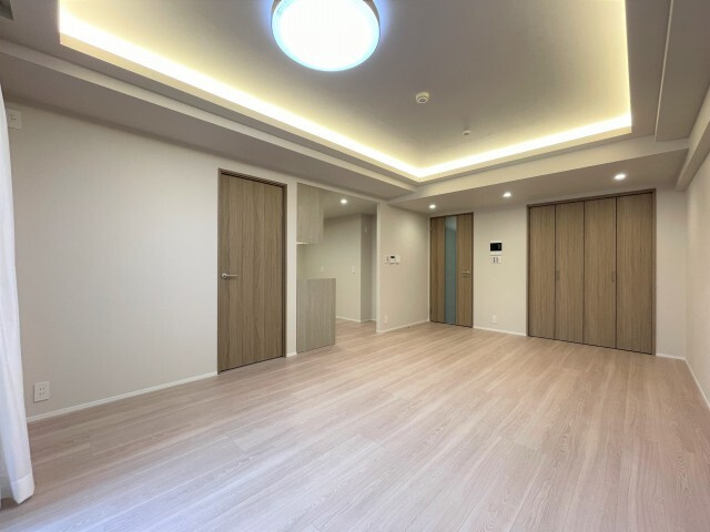 ベルハイム小竹向原の居間・リビング|12.4帖のリビングダイニング 床暖房を完備しており、寒い時期も足元から優しく温めてくれます