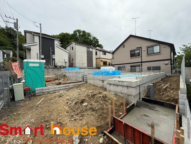 日野市平山第10　新築2棟の前面道路含む現地写真
