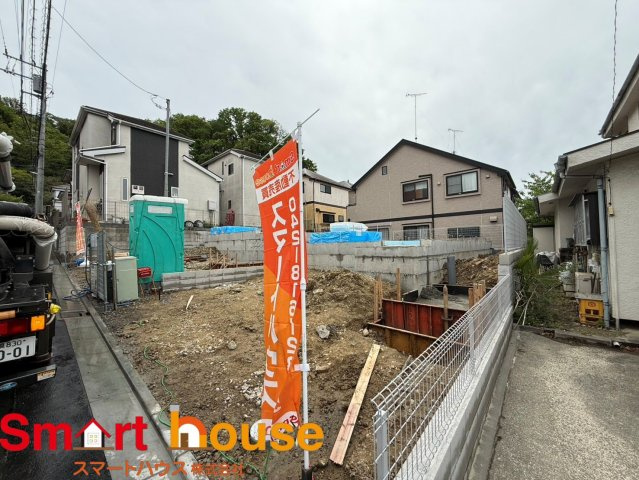 日野市平山第10　新築2棟の前面道路含む現地写真