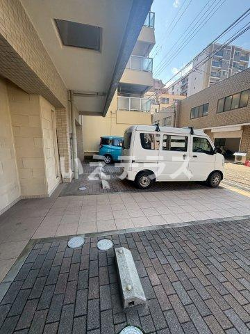 キューブコートの駐車場