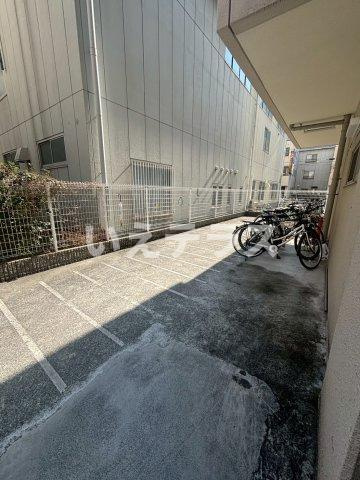キューブコートの駐車場