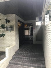 落ち着いたエントランスです