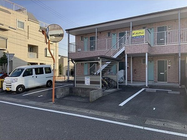 クレア上郷の駐車場