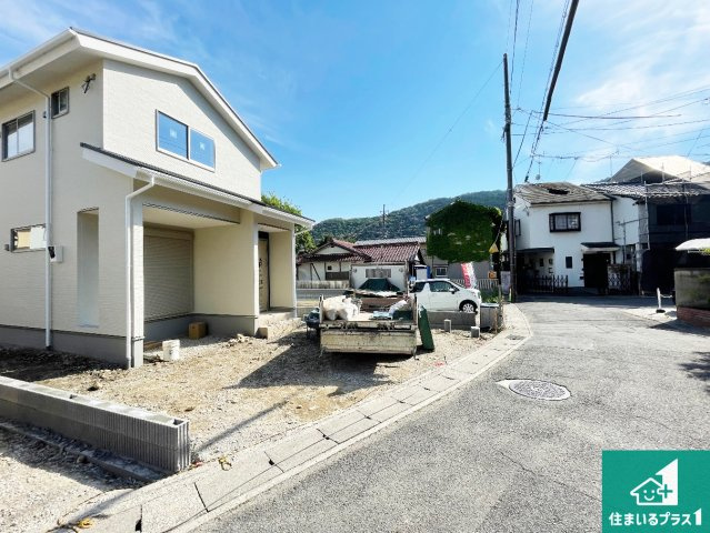 ★京都市西京区嵐山茶尻町　第3期　新築一戸建ての前面道路含む現地写真|周辺は落ち着いた街並みの住宅地！子育てがしやすい住環境です！まだ未完成ですが、現地でしかわからない事もございます。是非一度ご覧ください。