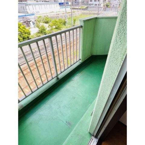 石塚マンションのバルコニー|※別部屋同間取りのお写真となります。参考にご覧くださいませ。