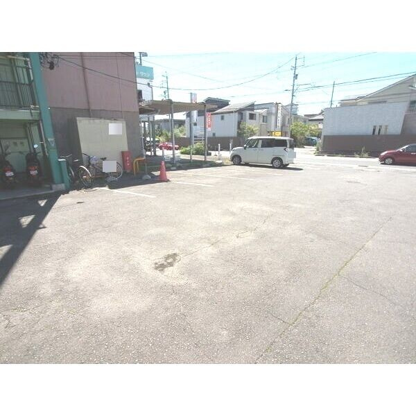 石塚マンションの駐車場