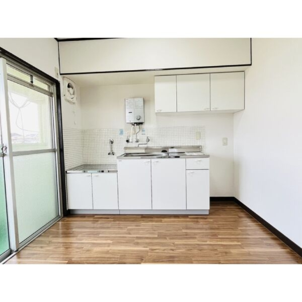 石塚マンションの居間・リビング|※別部屋同間取りのお写真となります。参考にご覧くださいませ。
