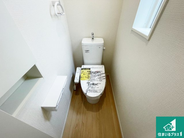 ■枚方市香里ケ丘　第5期　新築一戸建てのトイレ|1・2階の2ヶ所にあるので、朝の忙しい時間の順番待ちもなく、深夜の利用にも大変便利です。