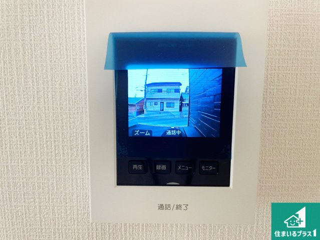 ■枚方市香里ケ丘　第5期　新築一戸建ての防犯設備|カラーモニターインターホン！声だけでなく来訪者の姿や顔がモニターで確認できるので、小さなお子様がいらっしゃるご家庭でも安心できます！