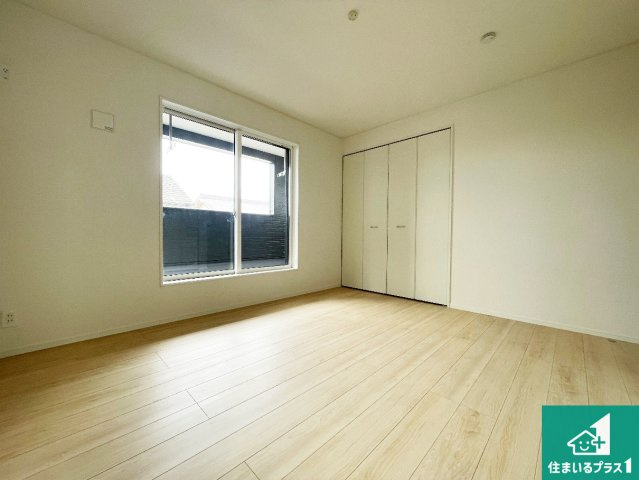 ■枚方市香里ケ丘　第5期　新築一戸建ての洋室|シンプルな洋室は、自分好みのインテリアが楽しめます♪ご家族とインテリアや家具を選びに行くのは新築購入時の醍醐味の一つです。ぜひお楽しみください♪