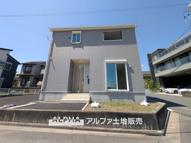 ~青梅新町6丁目~Newly Built Homeの外観|【Morning Light】◆朝の光から始まる暮らし◆
やわらかな光が差し込む住まい。ここで迎える朝が、慌ただしい日常に少しの余裕と穏やかな時間を届けてくれる。