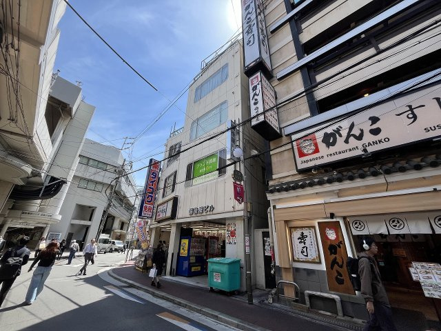 大阪市北区芝田１丁目の店舗一部