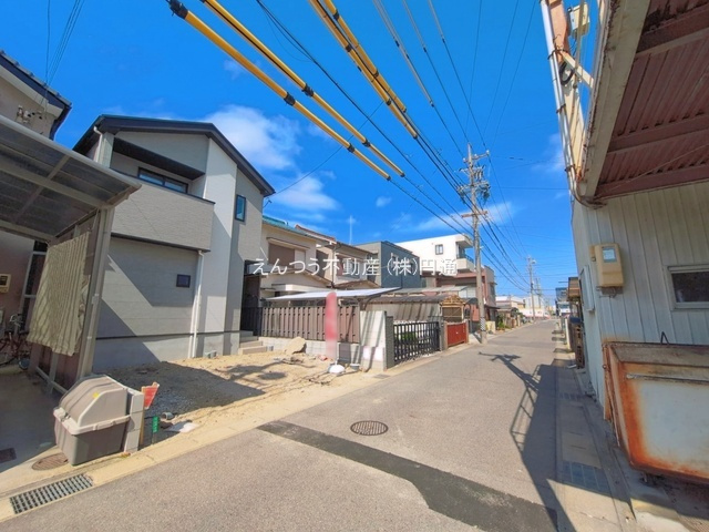 リガーレ鳴海町3期の前面道路含む現地写真
