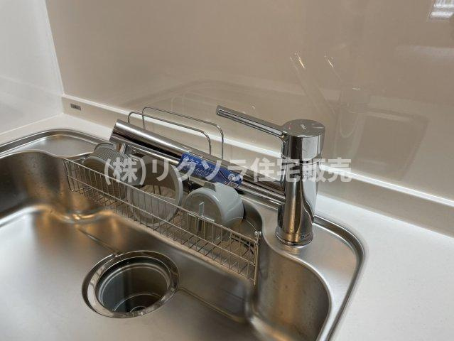 八雲東町2丁目　中古一戸建ての設備|浄水器付き水栓
■物件内覧・資金計画相談・住宅ローン相談、リフォーム相談、お問合せ受付中■
※当日・翌日のご内覧、ご相談はお電話でのお問合せがスムーズです！
