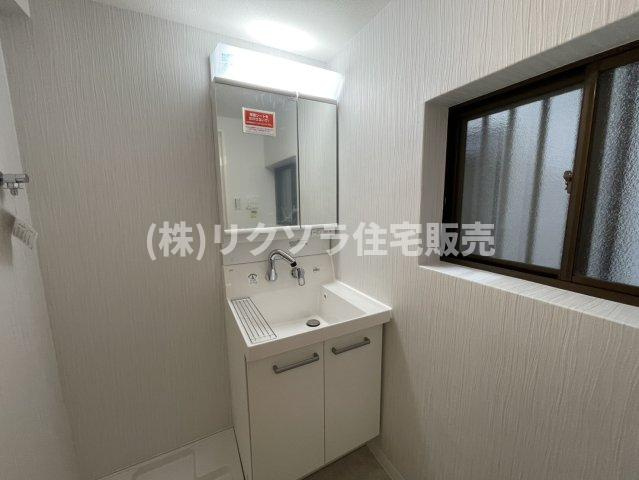 八雲東町2丁目　中古一戸建ての独立洗面台|■物件内覧・資金計画相談・住宅ローン相談、リフォーム相談、お問合せ受付中■
※当日・翌日のご内覧、ご相談はお電話でのお問合せがスムーズです！