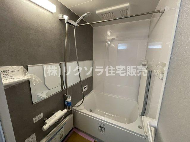 八雲東町2丁目　中古一戸建ての浴室|浴室乾燥機・オートバス機能付き
■物件内覧・資金計画相談・住宅ローン相談、リフォーム相談、お問合せ受付中■
※当日・翌日のご内覧、ご相談はお電話でのお問合せがスムーズです！