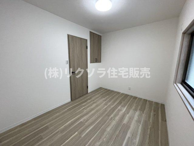 八雲東町2丁目　中古一戸建ての寝室|洋室6.0帖
■物件内覧・資金計画相談・住宅ローン相談、リフォーム相談、お問合せ受付中■
※当日・翌日のご内覧、ご相談はお電話でのお問合せがスムーズです！