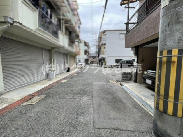 八雲東町2丁目　中古一戸建ての前面道路含む現地写真|前道　東　幅員4.0ｍ
■物件内覧・資金計画相談・住宅ローン相談、リフォーム相談、お問合せ受付中■
※当日・翌日のご内覧、ご相談はお電話でのお問合せがスムーズです！