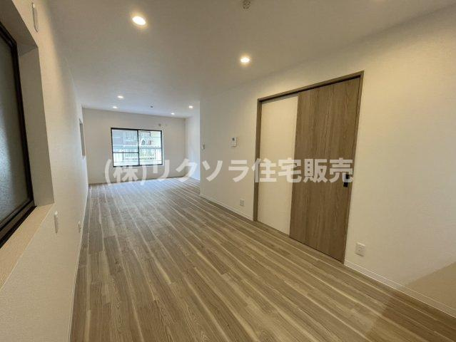 八雲東町2丁目　中古一戸建ての居間・リビング|LDK17.5帖
■物件内覧・資金計画相談・住宅ローン相談、リフォーム相談、お問合せ受付中■
※当日・翌日のご内覧、ご相談はお電話でのお問合せがスムーズです！