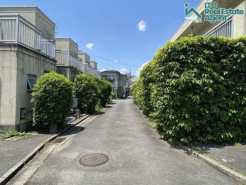 等持院南町　新築戸建ての前面道路含む現地写真