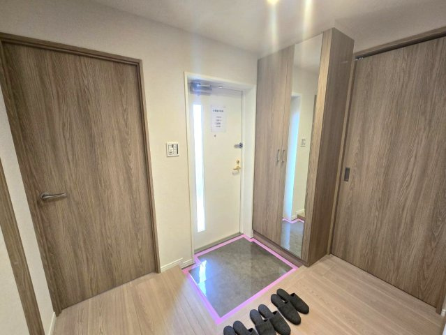 フローレンス名島の玄関|シューズボックス付きなので付きなので玄関をきれいに保てます☆靴が多い方も収納場所には困りません☆
