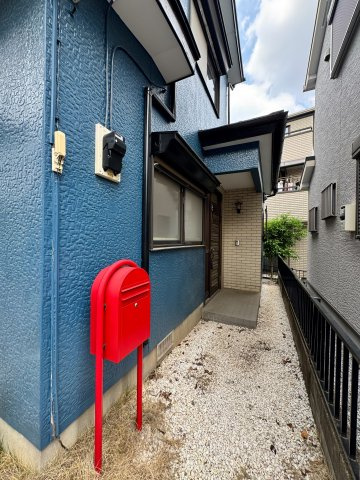 狭山市鵜ノ木中古戸建のその他|アクセントにになる赤いポストがおしゃれ♪