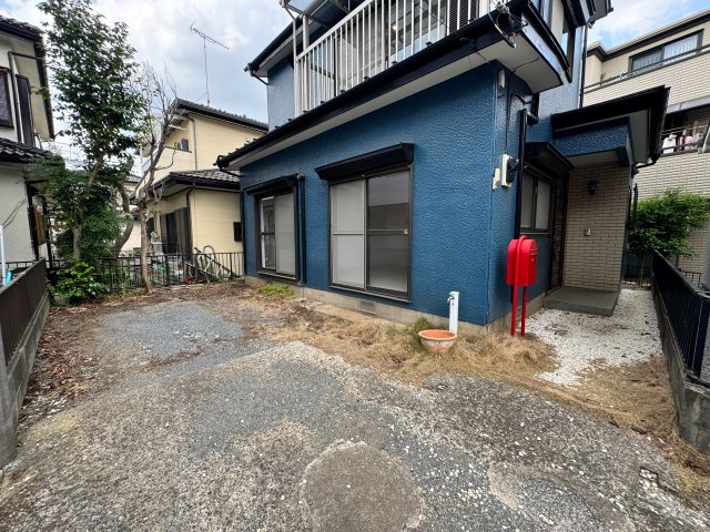 狭山市鵜ノ木中古戸建の前面道路含む現地写真