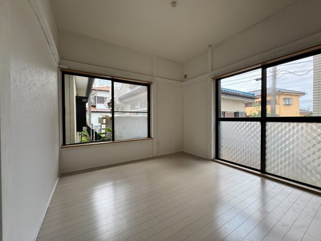 狭山市鵜ノ木中古戸建の洋室|ゆったりとしたプライベート空間として心地よく使える洋室。生活シーンを選ばず、寝室・子ども部屋・趣味スペースなど幅広い用途に対応。毎日がより快適になります
