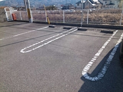 【駐車場】 | プラシードカーサＢ | 駐車場に車を止められます