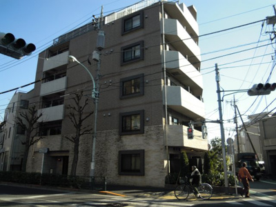 【外観】 | フェニックス新高円寺伍番館 | 鉄筋コンクリート造のがっちりとした建物。