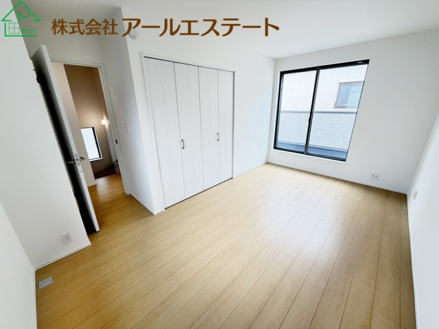 加古川市加古川町本町　　新築戸建　JR「加古川駅」徒歩13分の洋室